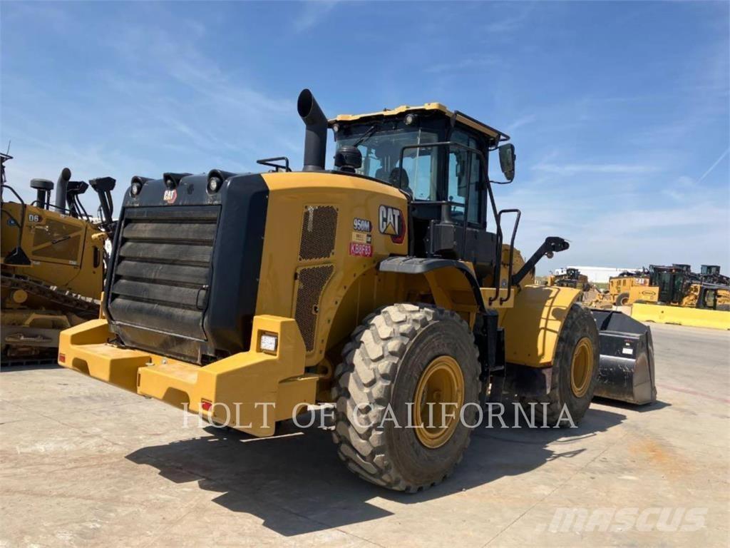 CAT 950M Gumikerekes homlokrakodók