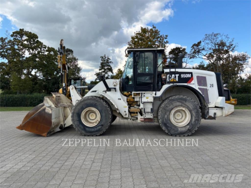 CAT 950M Gumikerekes homlokrakodók