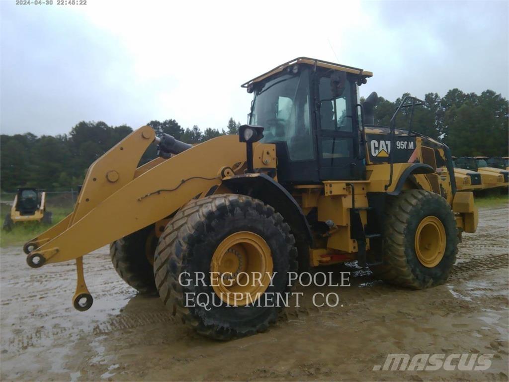 CAT 950M Gumikerekes homlokrakodók