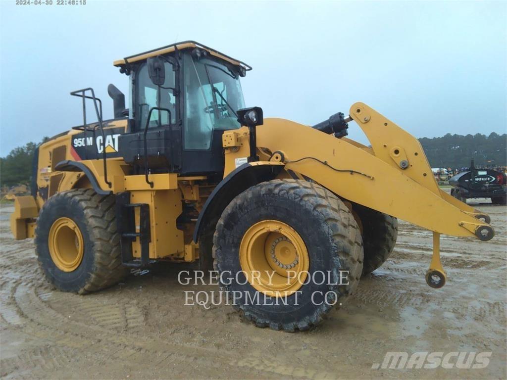 CAT 950M Gumikerekes homlokrakodók