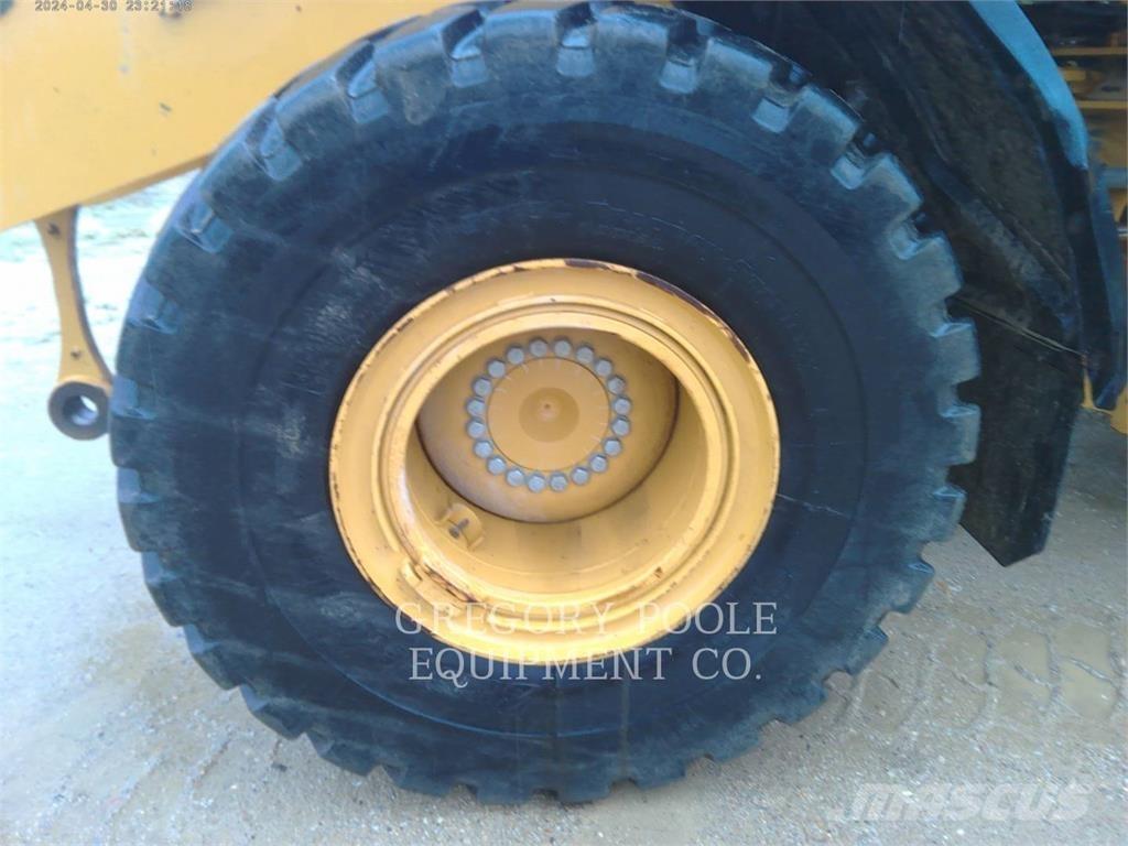 CAT 950M Gumikerekes homlokrakodók