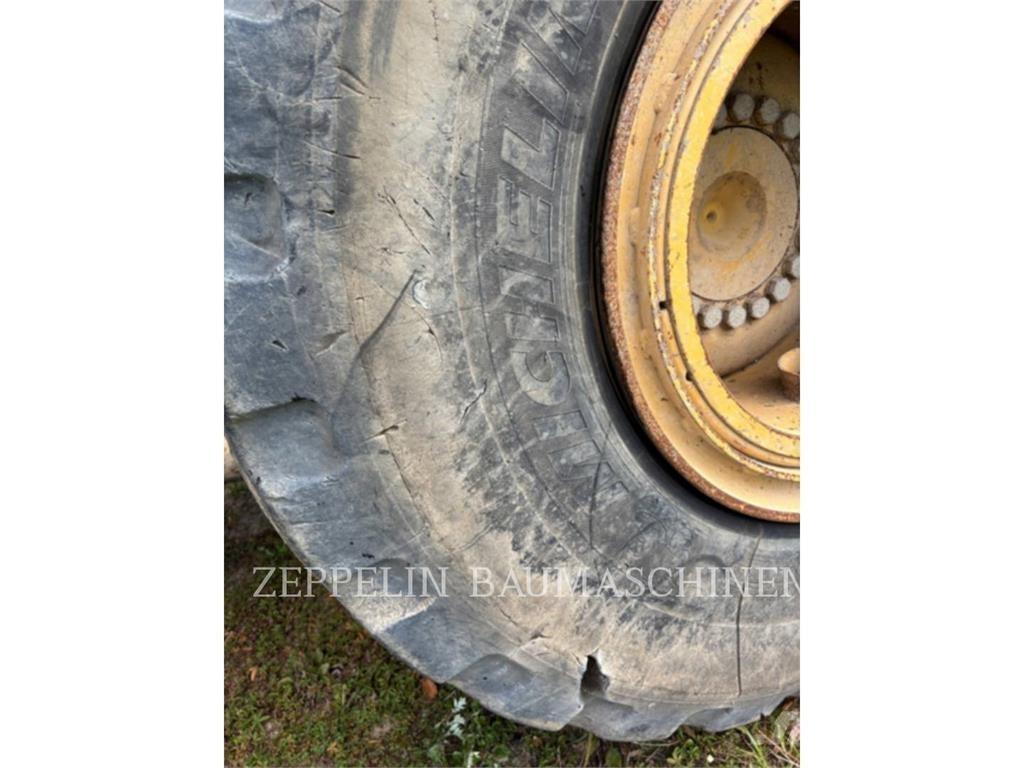 CAT 950M Gumikerekes homlokrakodók