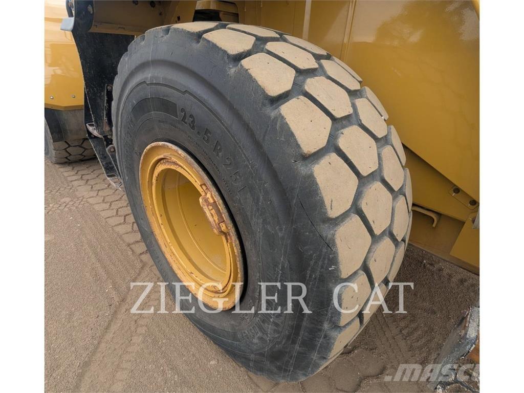 CAT 950M Gumikerekes homlokrakodók