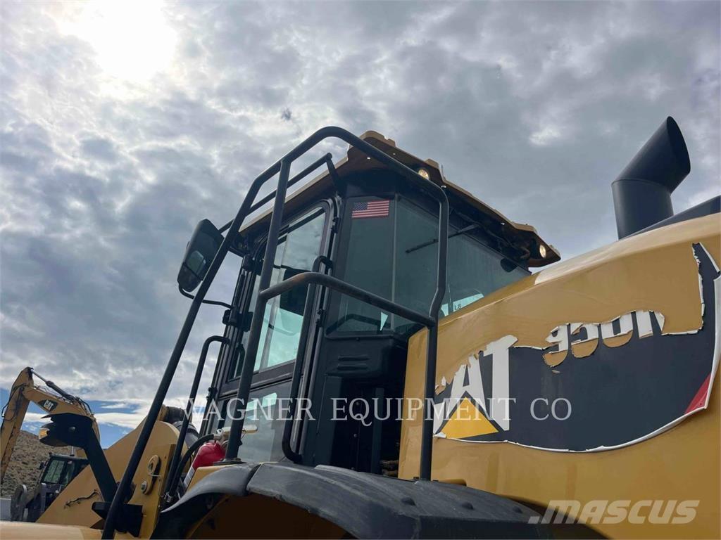 CAT 950M Gumikerekes homlokrakodók