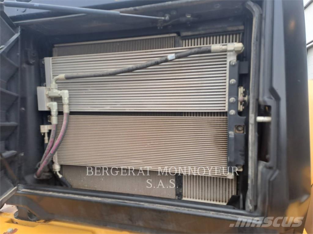 CAT 950M Gumikerekes homlokrakodók