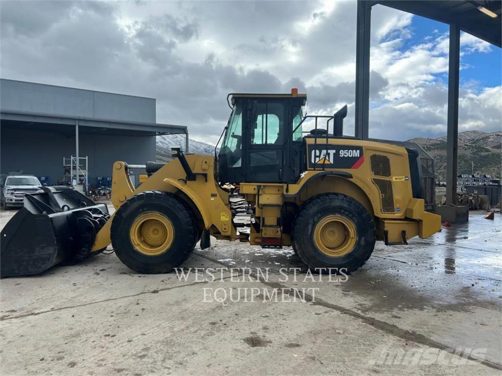 CAT 950M Gumikerekes homlokrakodók