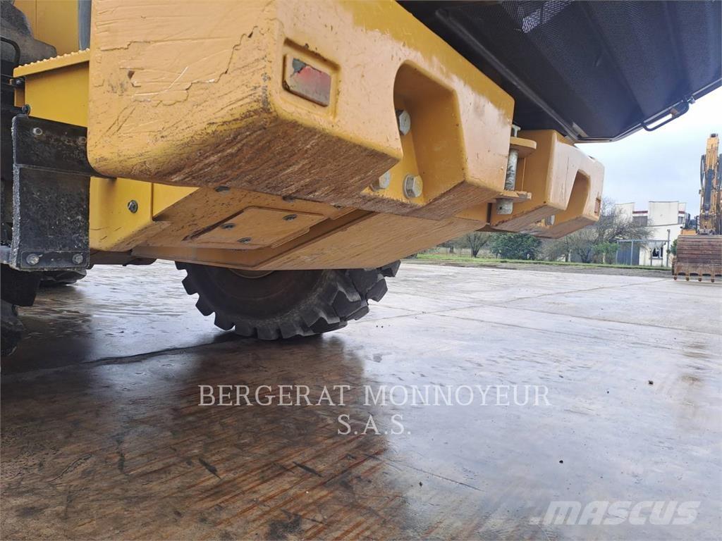 CAT 950M Gumikerekes homlokrakodók