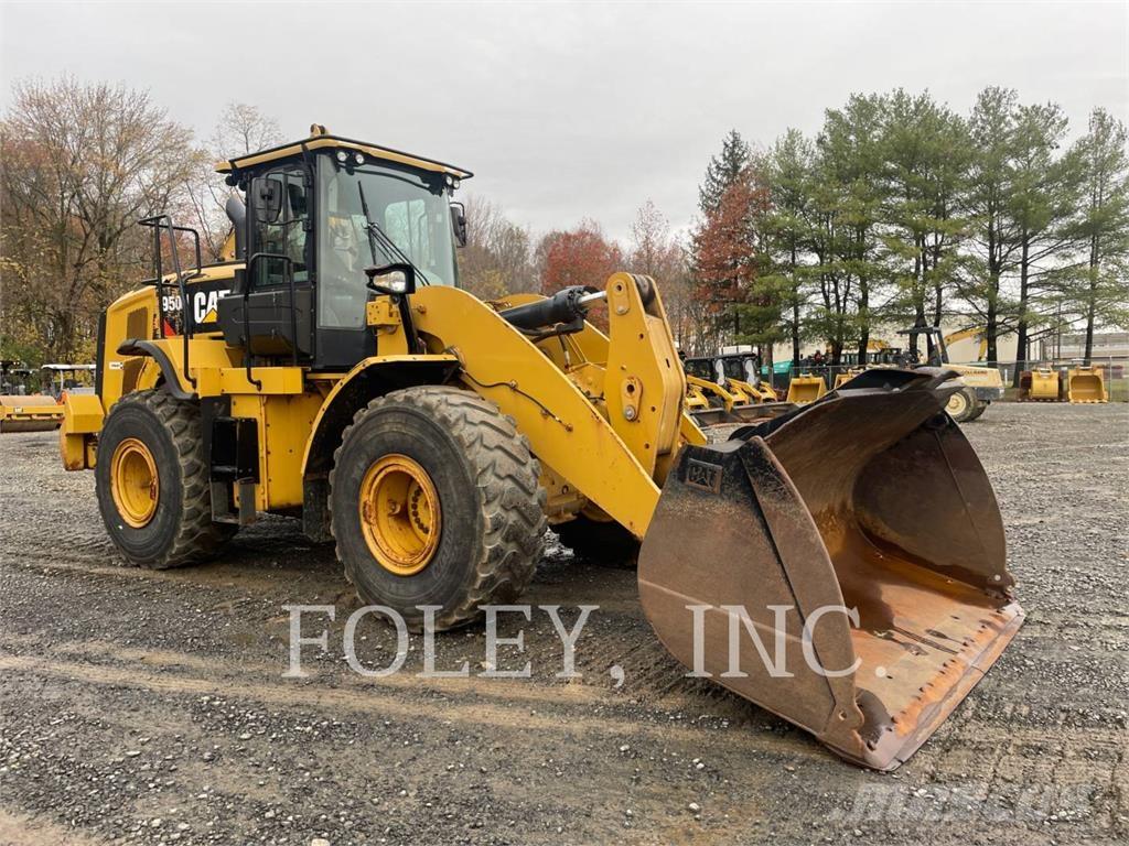 CAT 950M Gumikerekes homlokrakodók