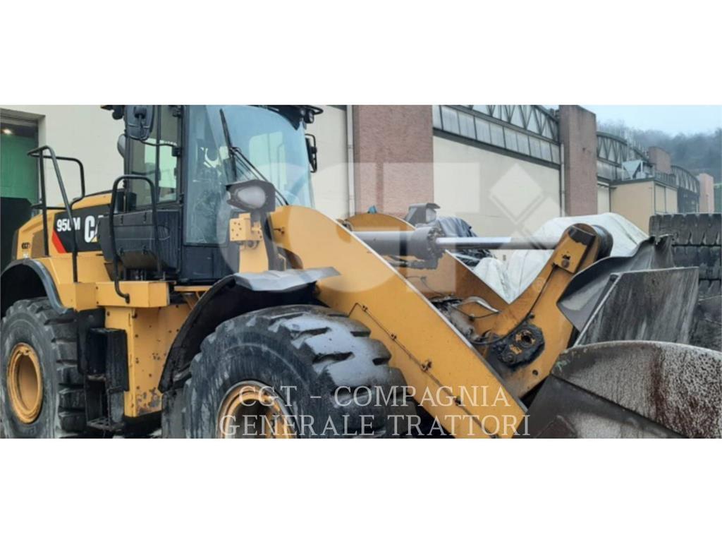 CAT 950M Gumikerekes homlokrakodók