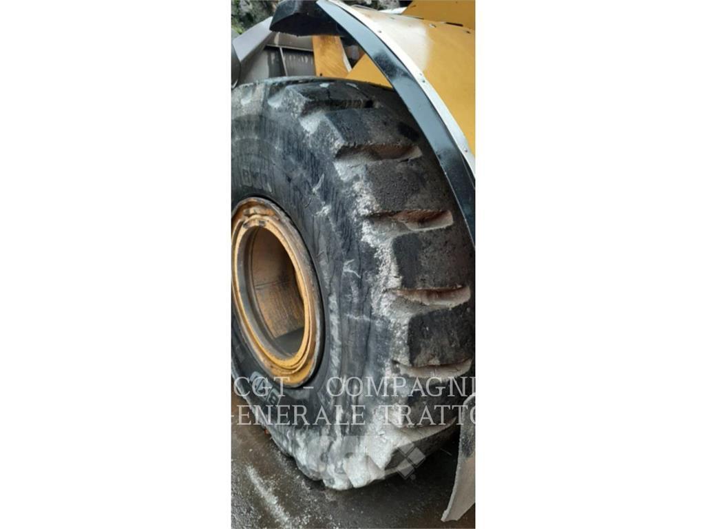 CAT 950M Gumikerekes homlokrakodók