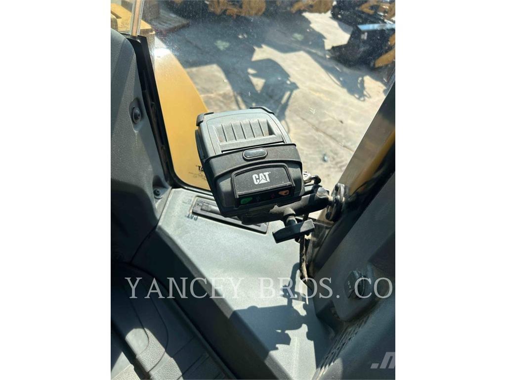 CAT 950M Gumikerekes homlokrakodók