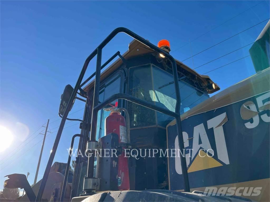 CAT 950M FC Gumikerekes homlokrakodók