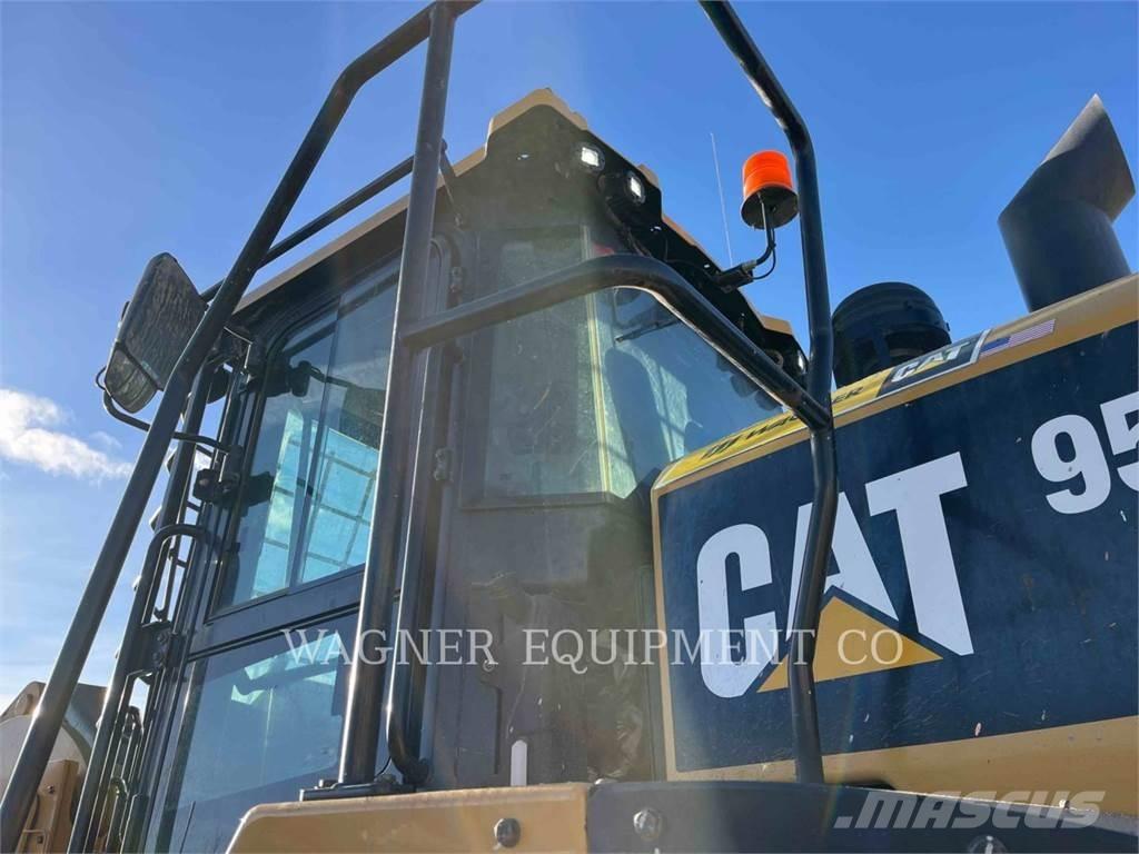 CAT 950M FC Gumikerekes homlokrakodók