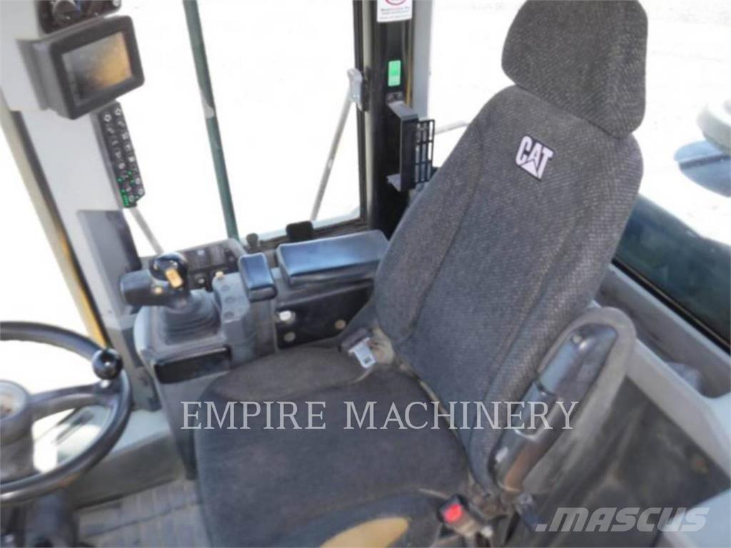 CAT 950M FC Gumikerekes homlokrakodók