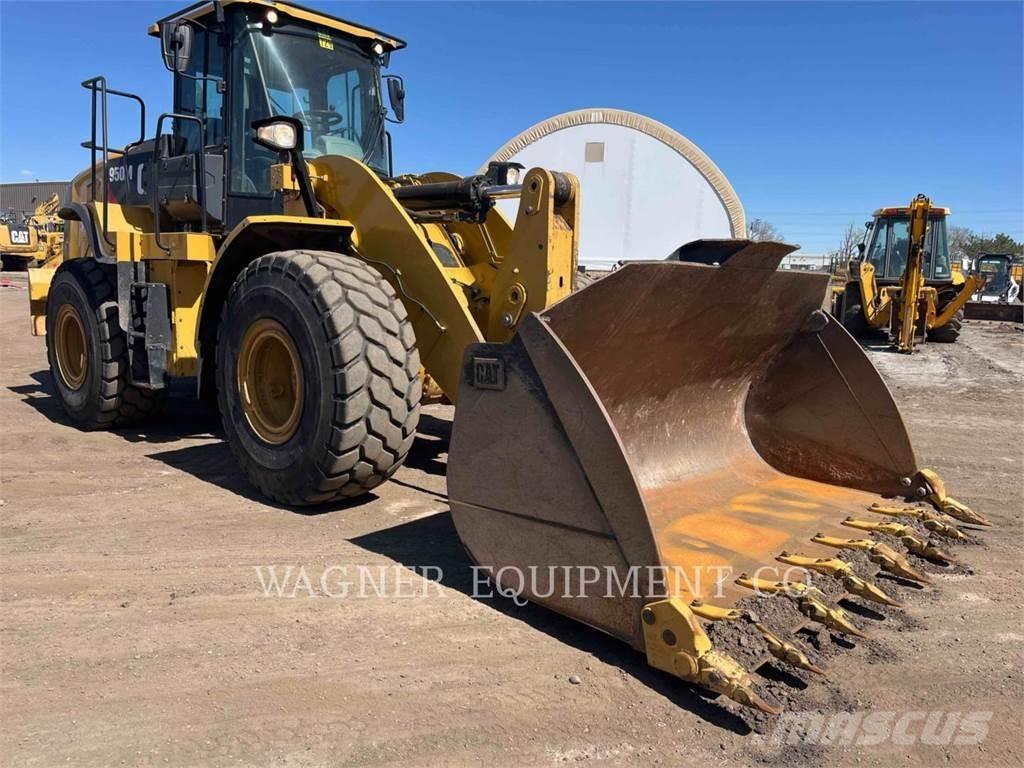 CAT 950M FC Gumikerekes homlokrakodók