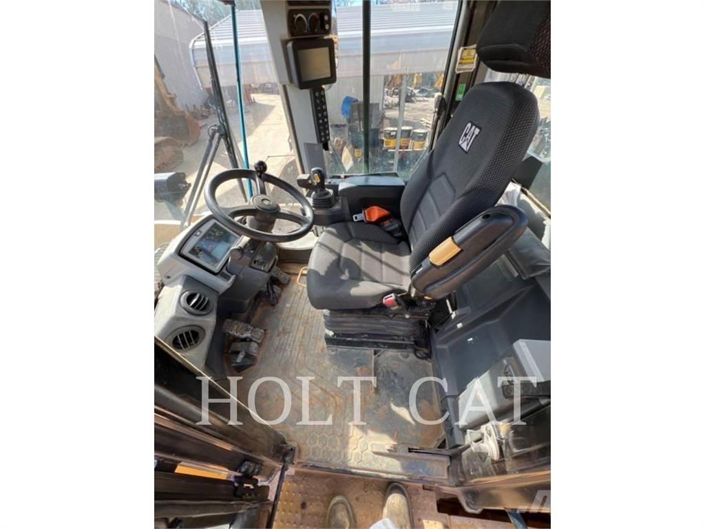CAT 950M QC Gumikerekes homlokrakodók