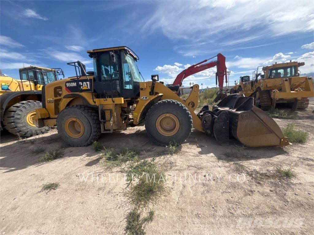 CAT 950M QC Gumikerekes homlokrakodók