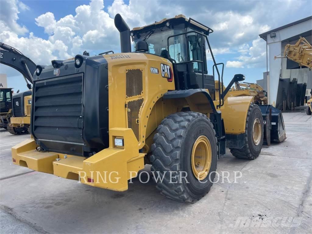CAT 950MQC Gumikerekes homlokrakodók