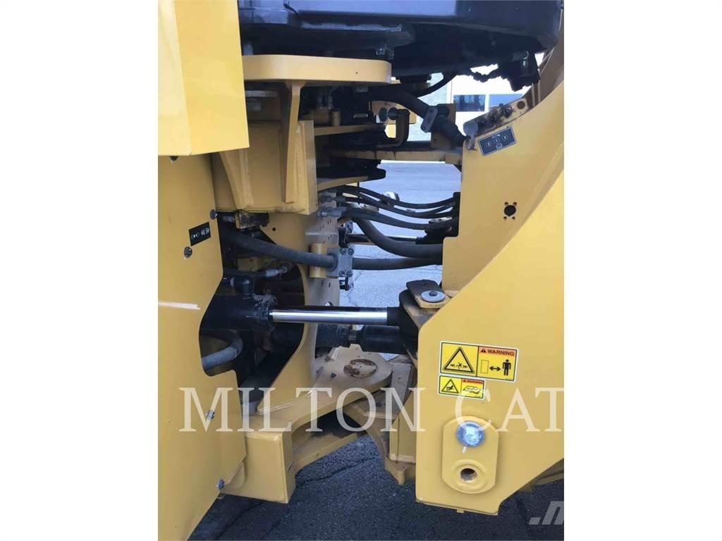 CAT 962M Gumikerekes homlokrakodók