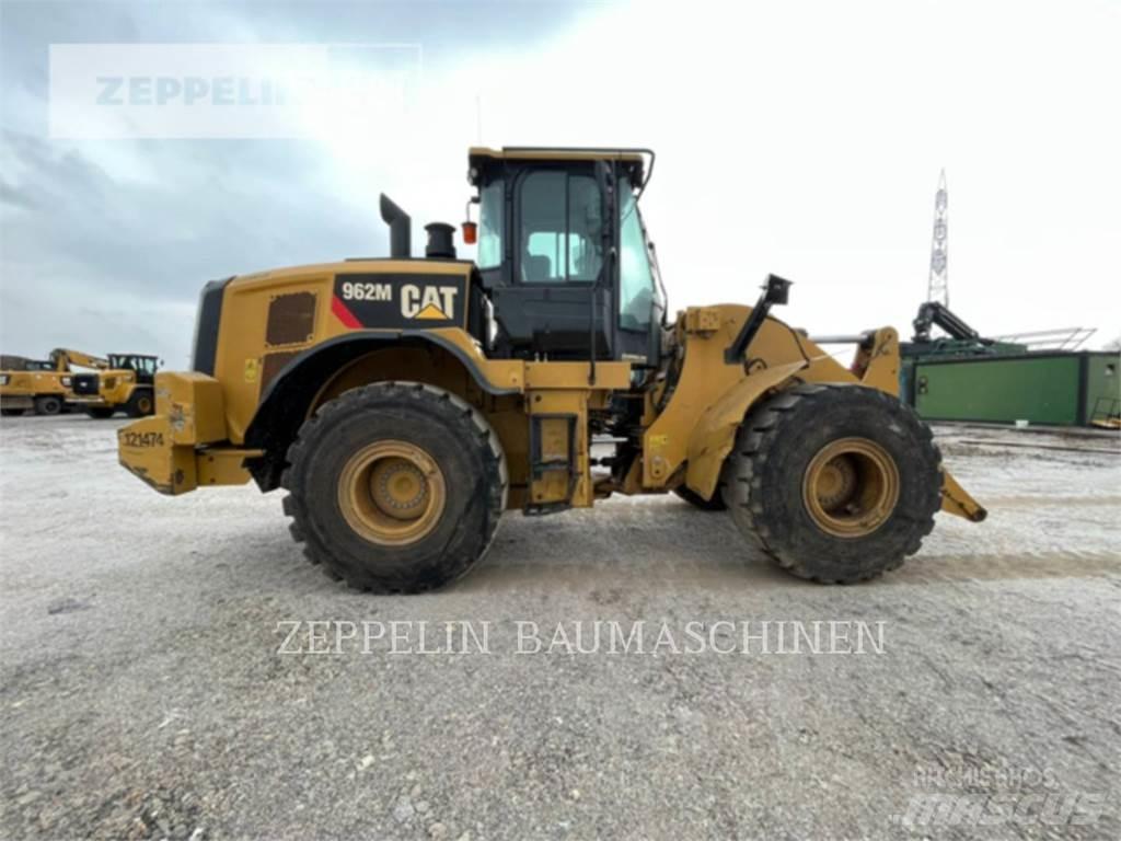 CAT 962M Gumikerekes homlokrakodók