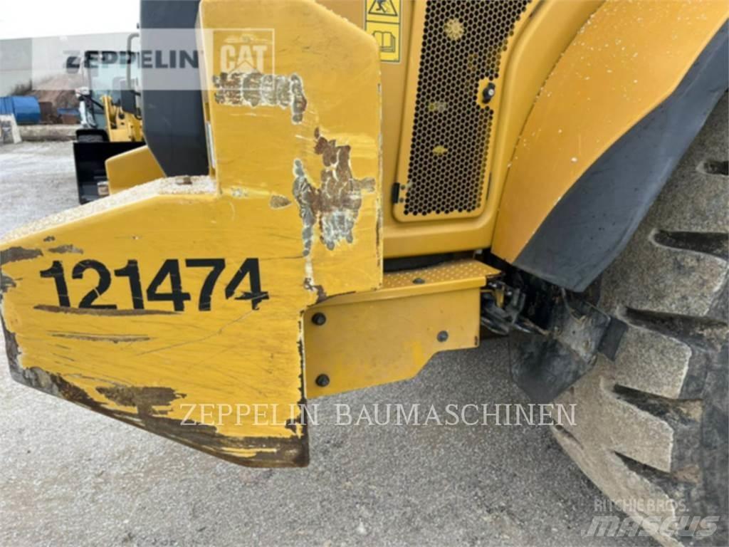 CAT 962M Gumikerekes homlokrakodók