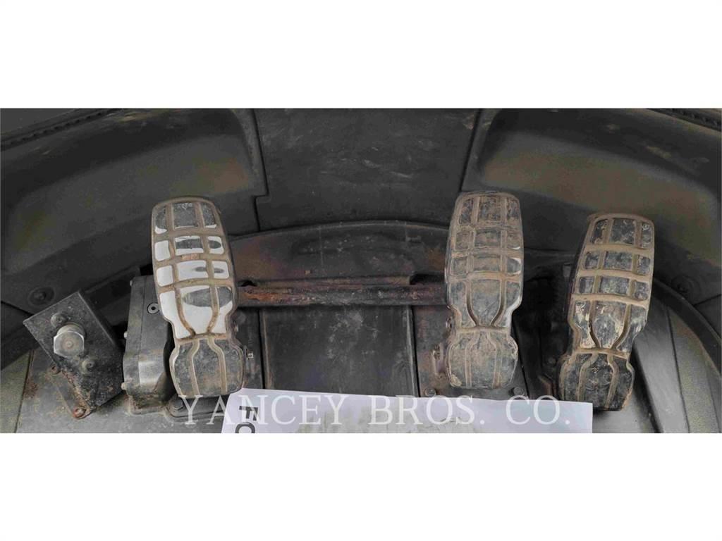 CAT 962M Gumikerekes homlokrakodók