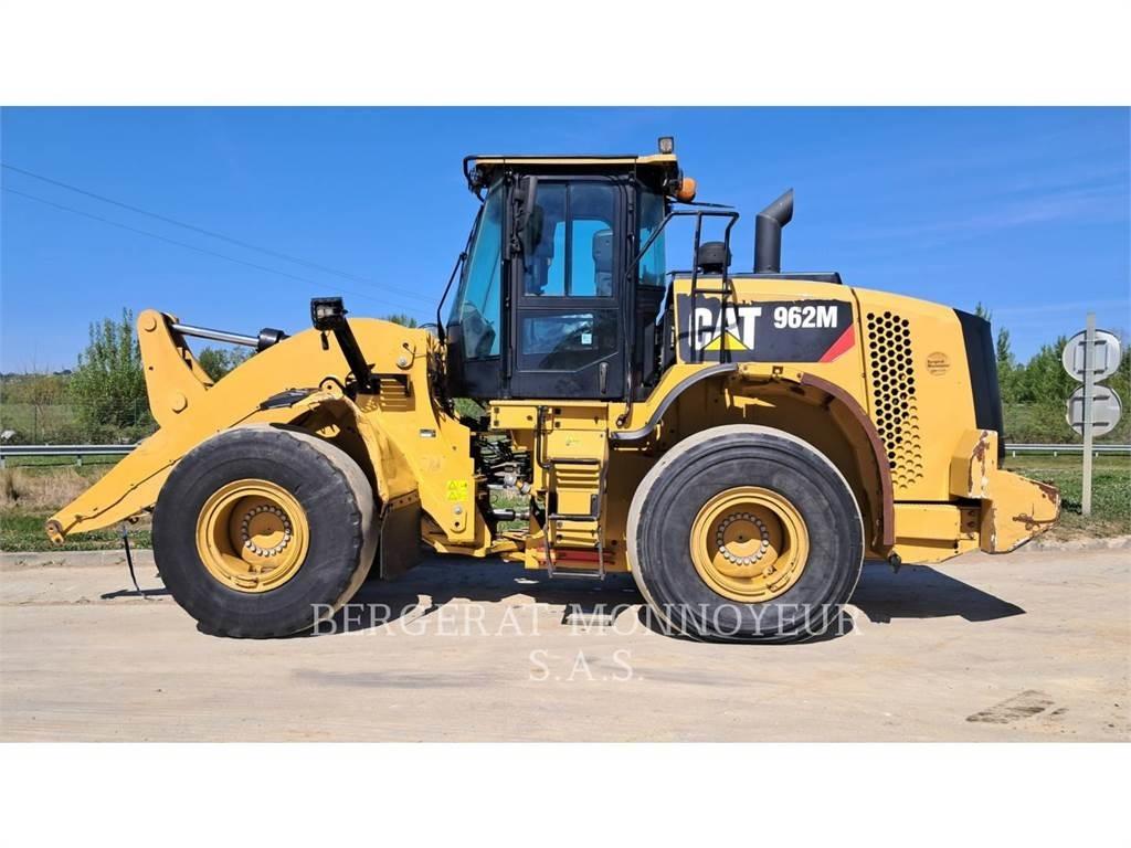 CAT 962M Gumikerekes homlokrakodók