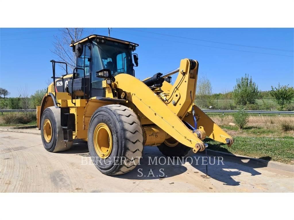 CAT 962M Gumikerekes homlokrakodók