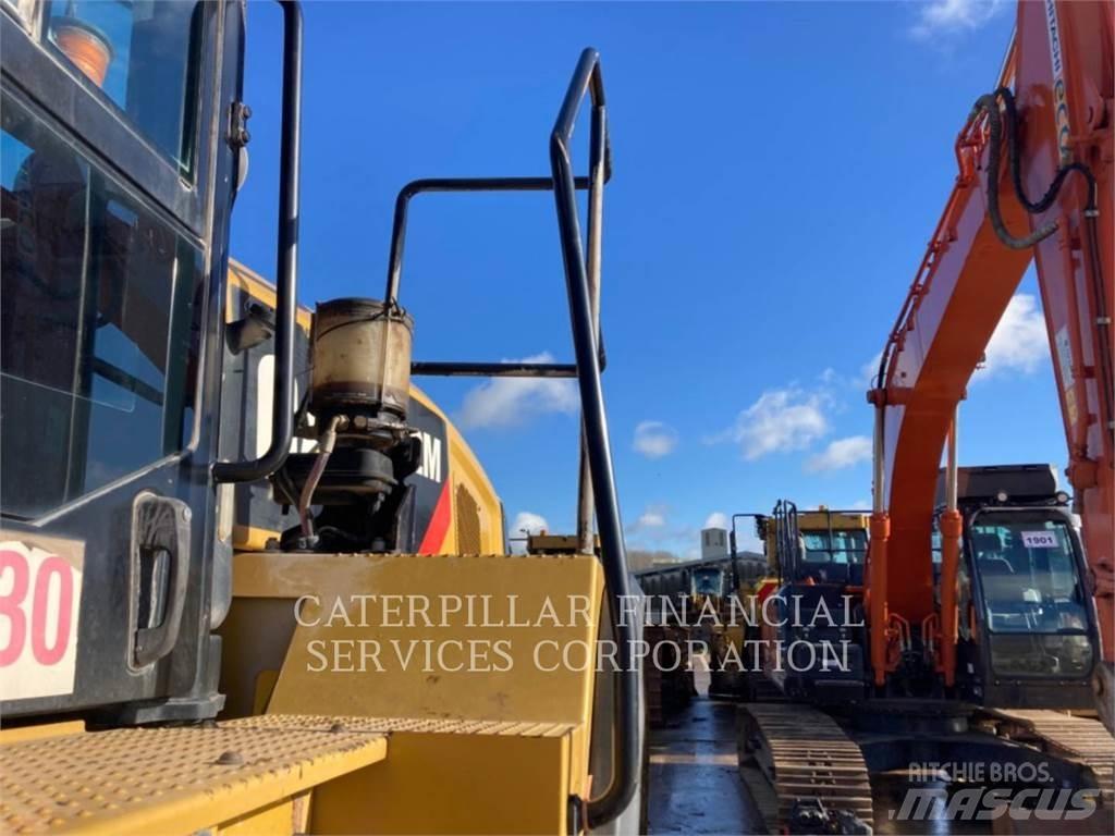 CAT 962M Gumikerekes homlokrakodók