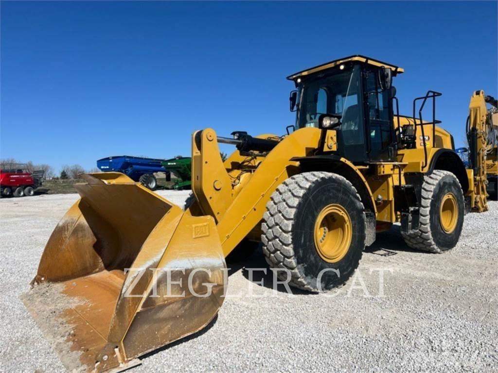 CAT 962M Gumikerekes homlokrakodók