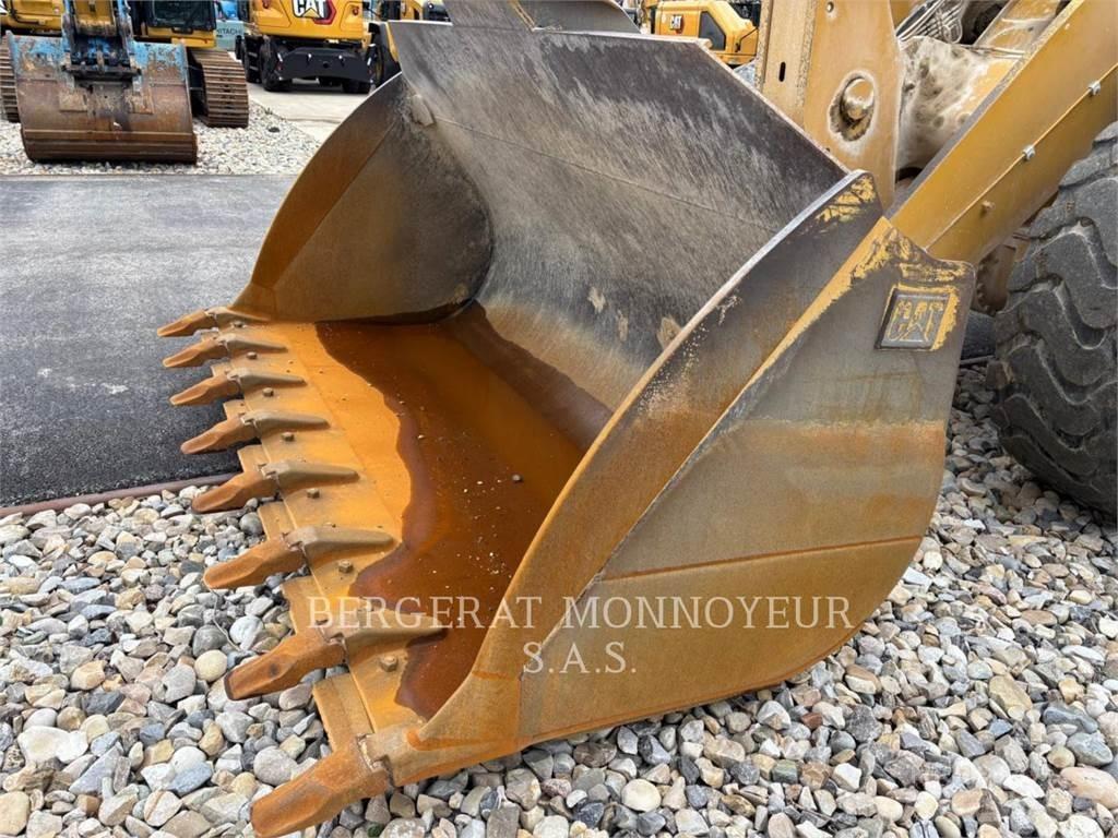 CAT 962M Gumikerekes homlokrakodók