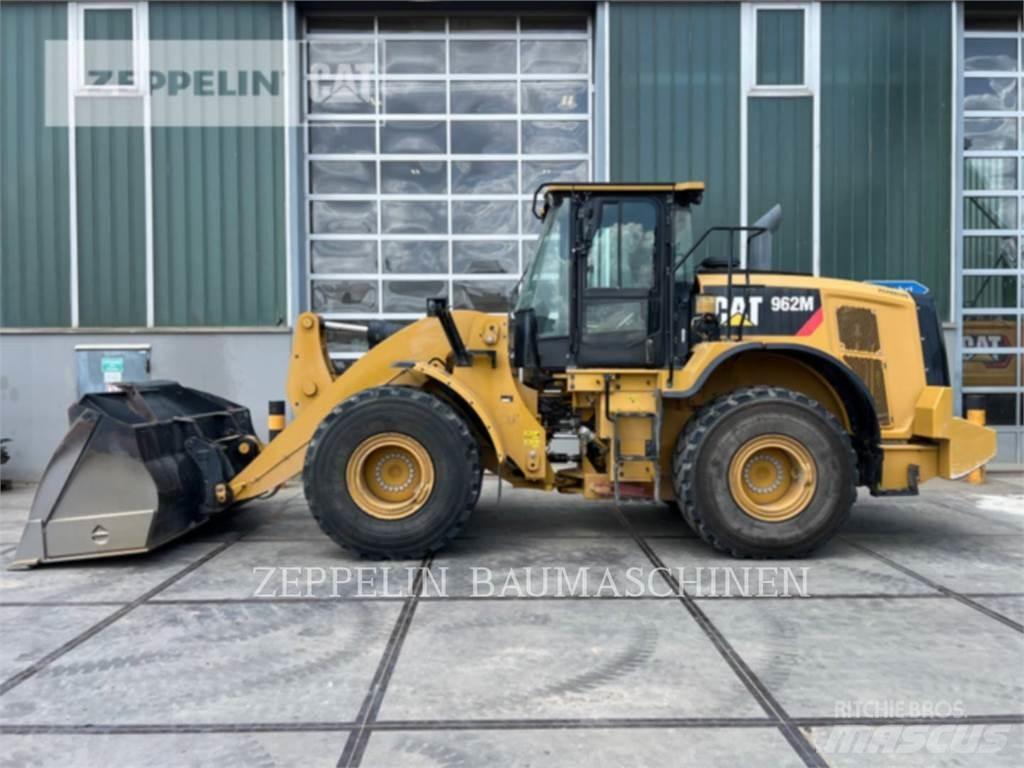 CAT 962M Gumikerekes homlokrakodók