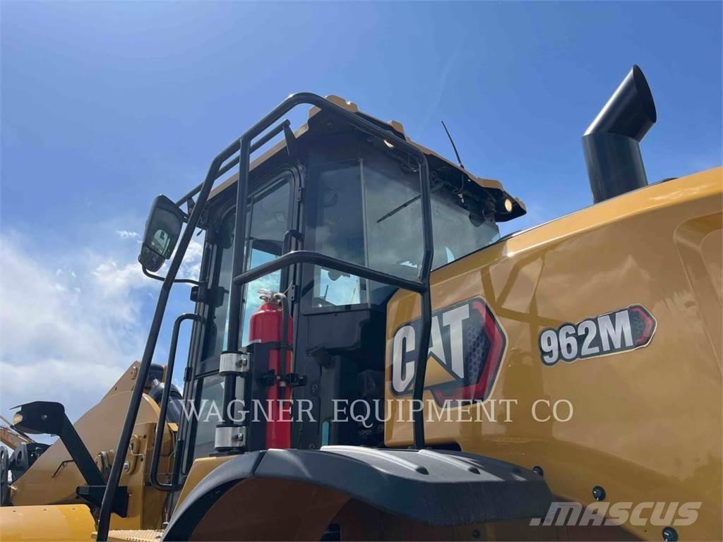 CAT 962M Gumikerekes homlokrakodók