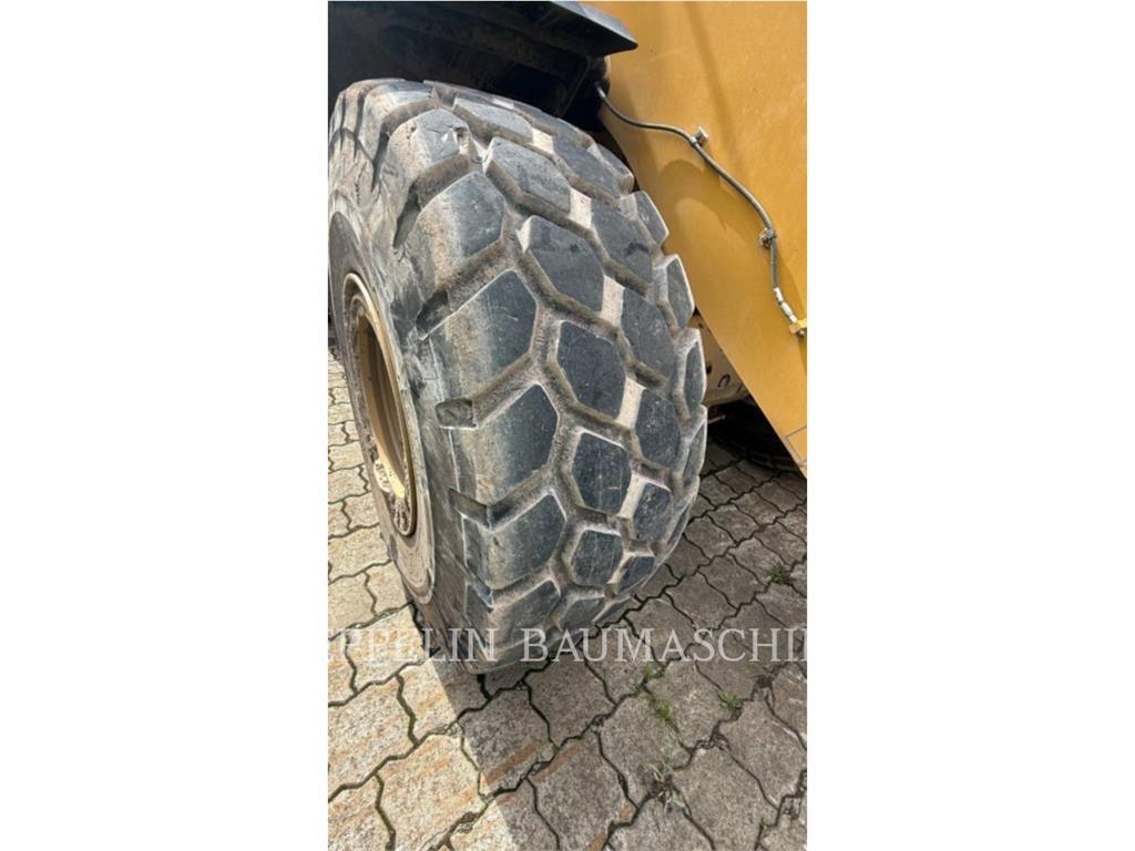 CAT 962M Gumikerekes homlokrakodók