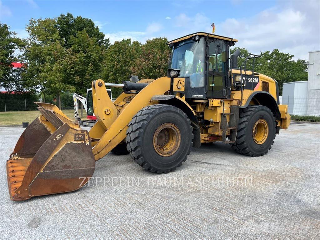 CAT 962M Gumikerekes homlokrakodók