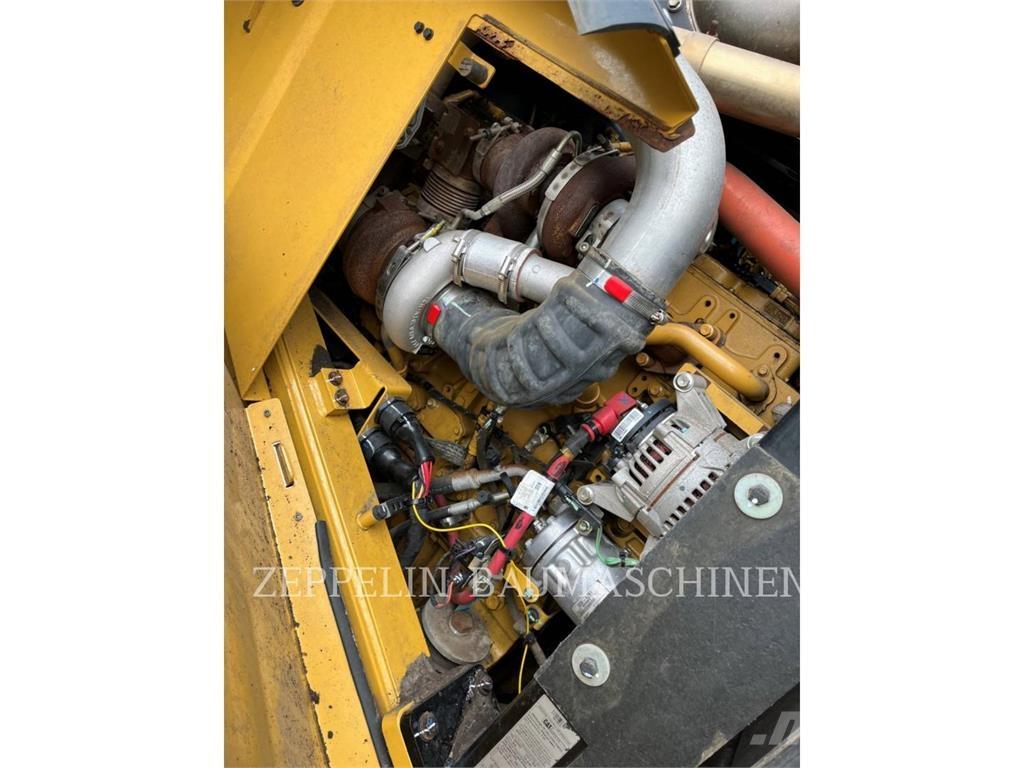 CAT 962M Gumikerekes homlokrakodók