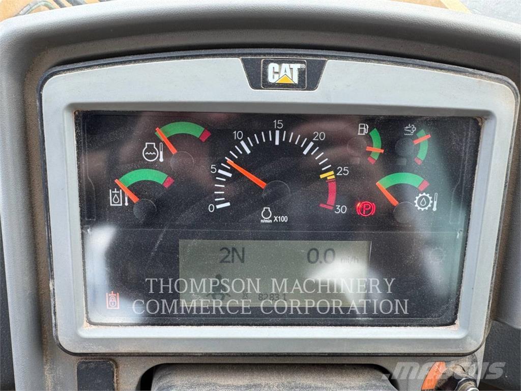 CAT 962M Gumikerekes homlokrakodók