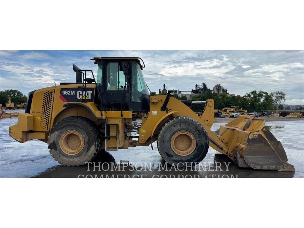 CAT 962M Gumikerekes homlokrakodók