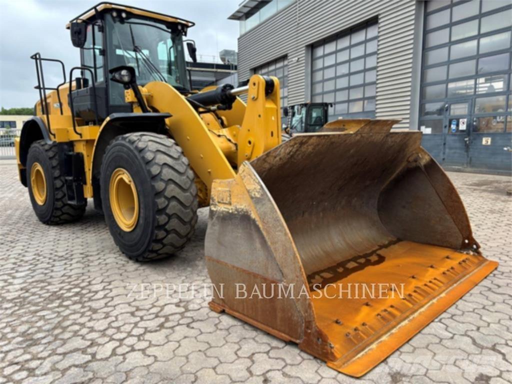 CAT 962M Gumikerekes homlokrakodók