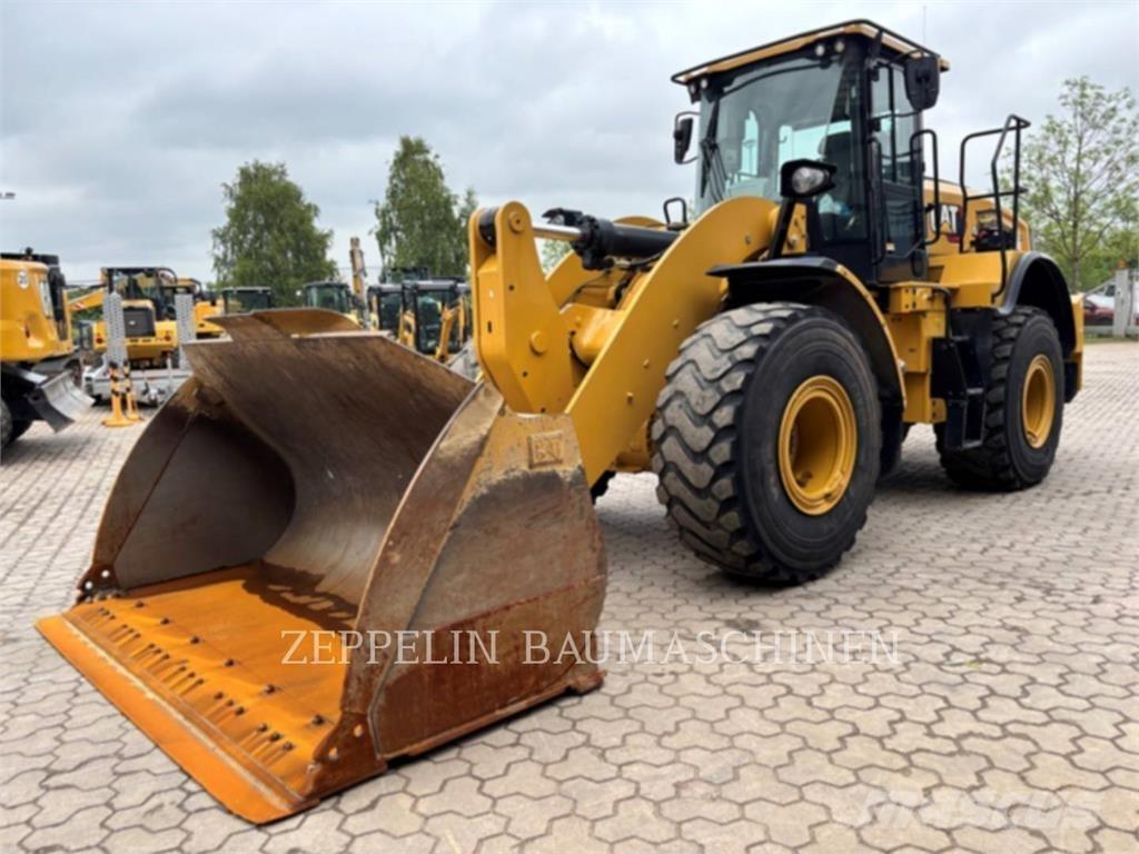 CAT 962M Gumikerekes homlokrakodók