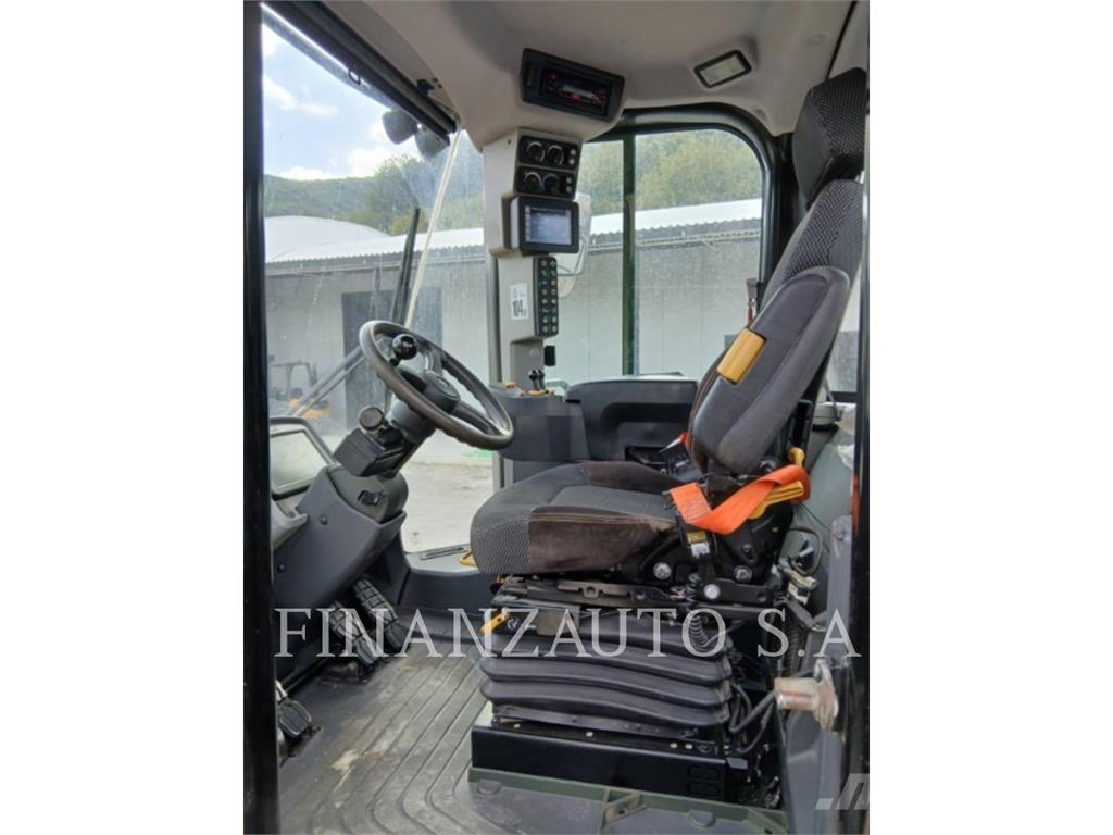 CAT 962M Gumikerekes homlokrakodók