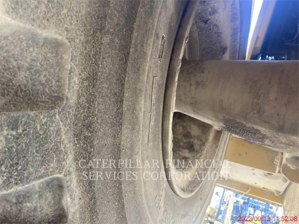CAT 962M Gumikerekes homlokrakodók