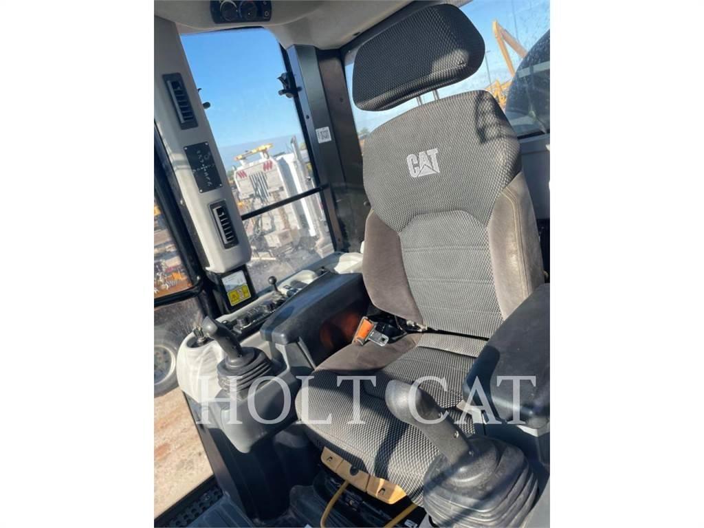 CAT 963 Gumikerekes homlokrakodók