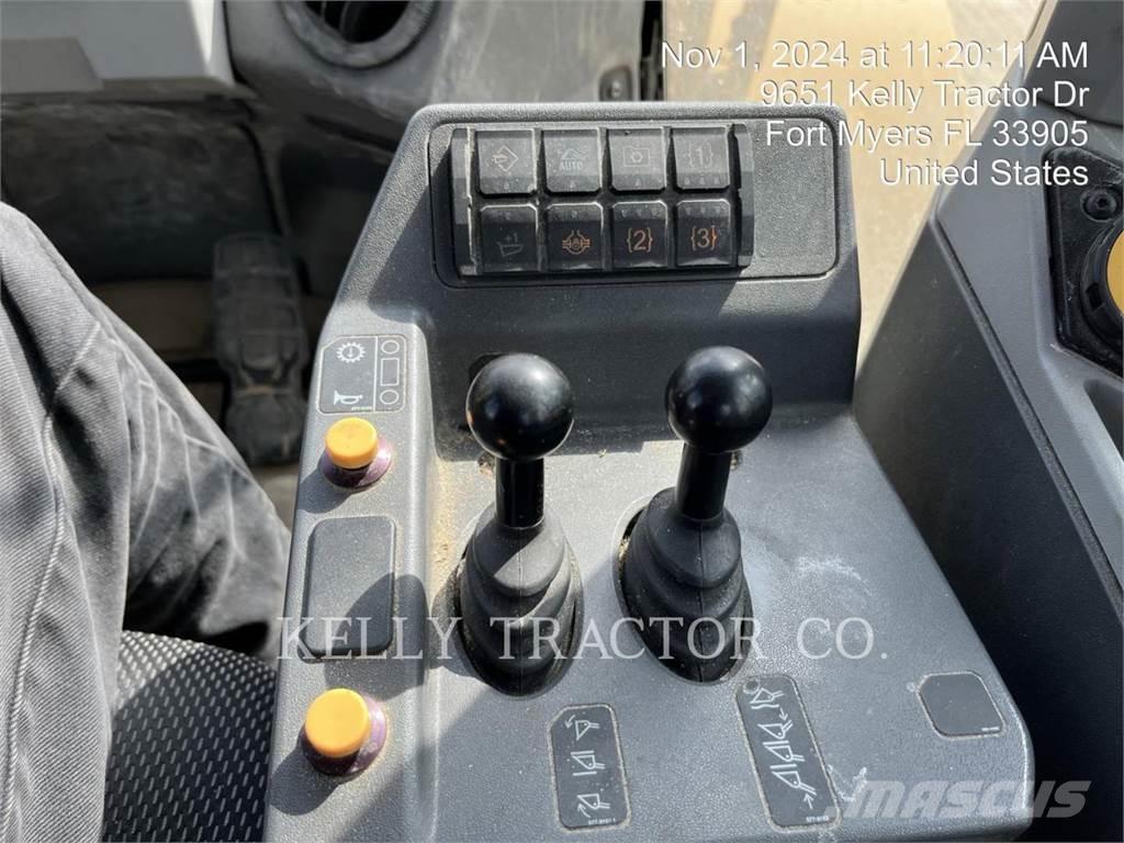 CAT 966 Gumikerekes homlokrakodók
