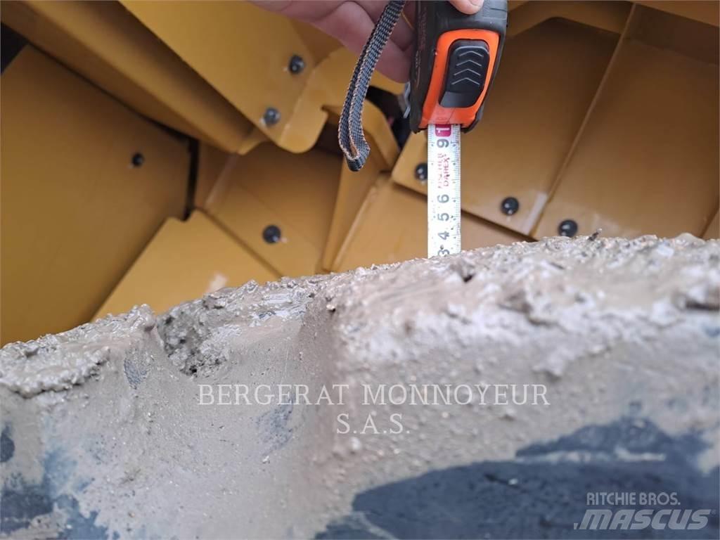 CAT 966 Gumikerekes homlokrakodók
