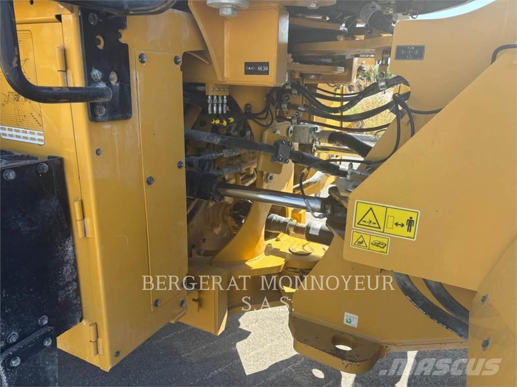 CAT 966 Gumikerekes homlokrakodók