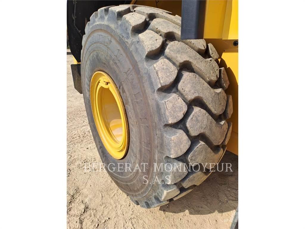 CAT 966 Gumikerekes homlokrakodók