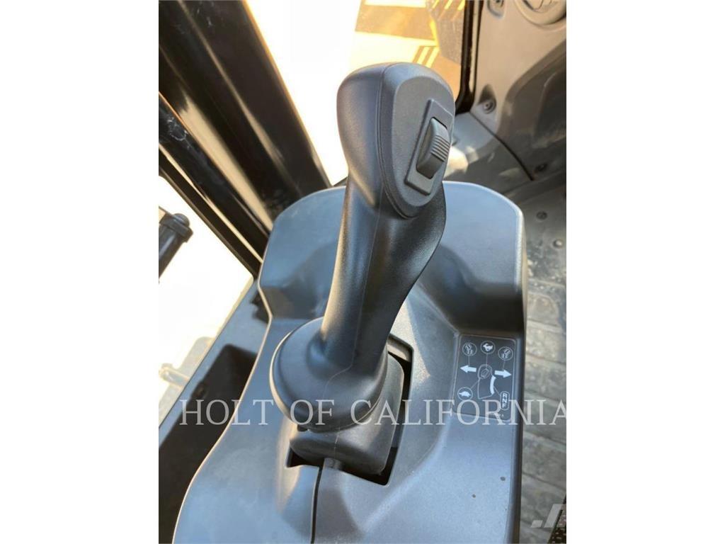 CAT 966 Gumikerekes homlokrakodók