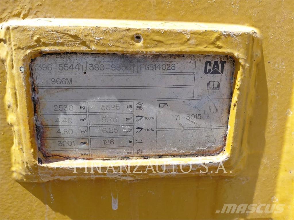 CAT 966 Gumikerekes homlokrakodók