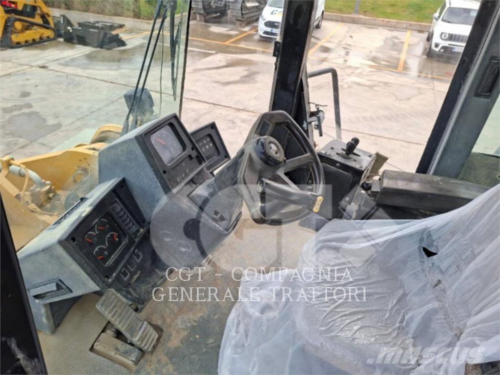 CAT 966 Gumikerekes homlokrakodók
